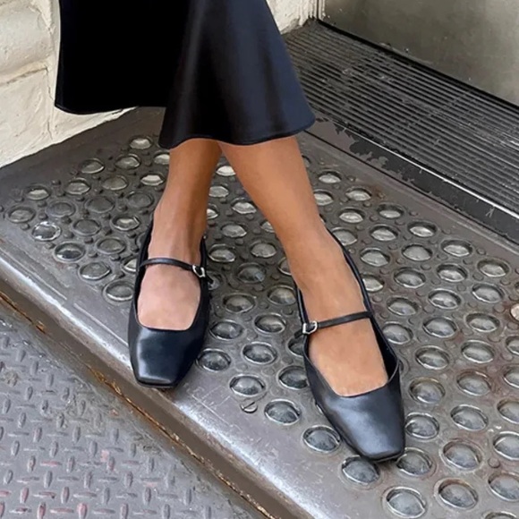 Dolce Vita Reyes Black Mary Jane Strap Ballet Flats - Picture 2 of 7